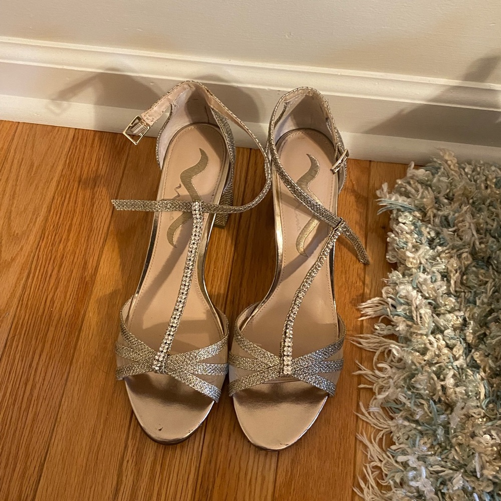 Nina Nelville sparkling sandal